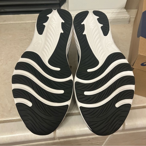 NWT New in Box ASICS Men's Gel Contend 9 Black Running Shoes - Picture 9 of 16